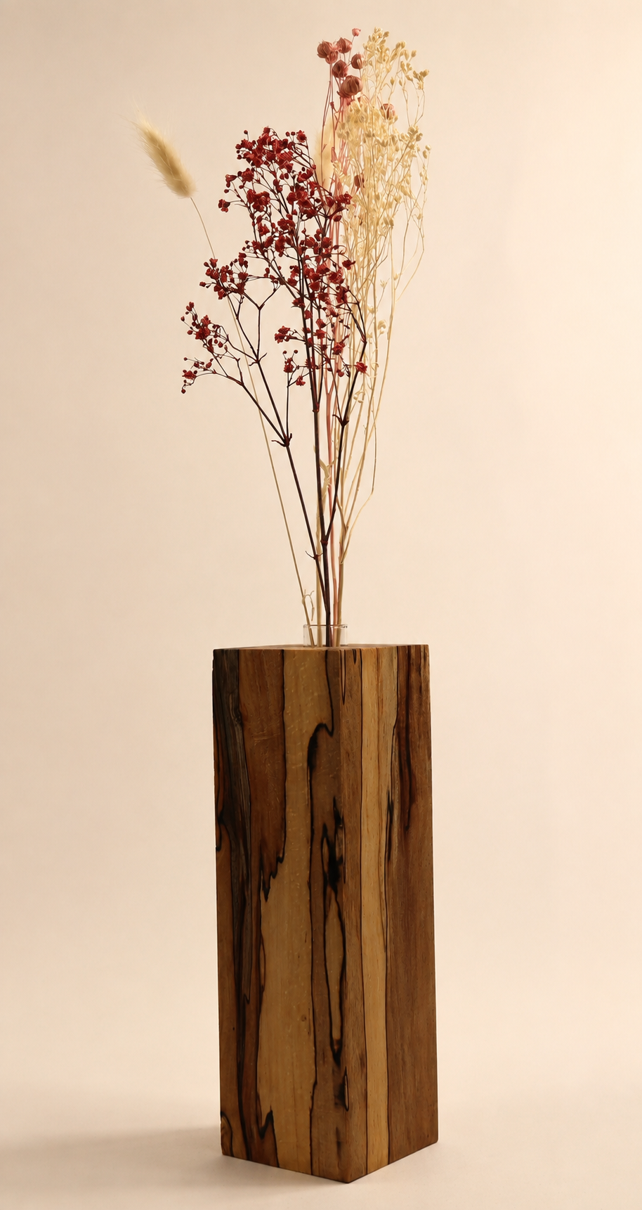 Designer-Vase aus wilder Kernbuche · 03 Ansicht Studio.png