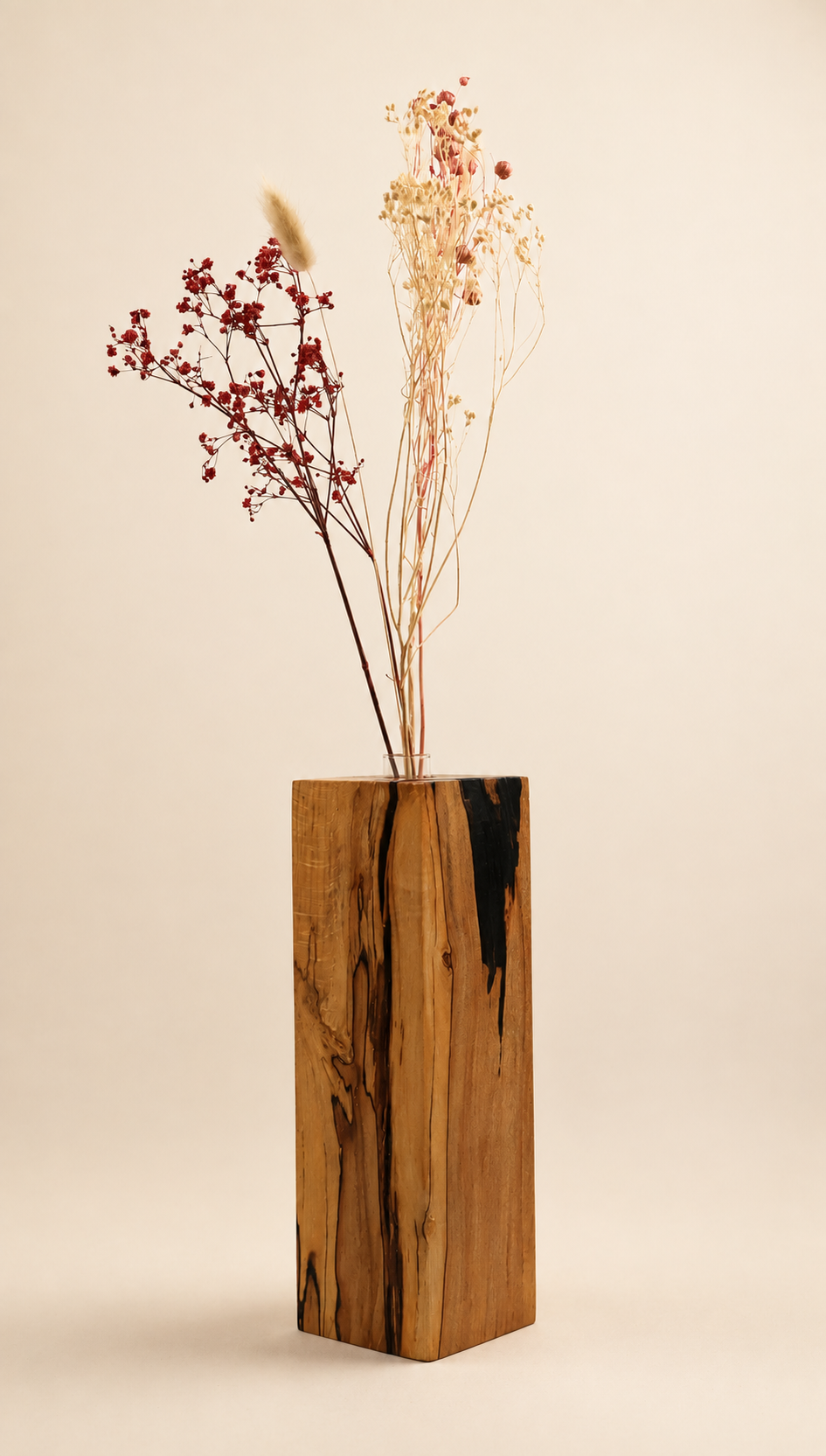 Designer-Vase aus wilder Kernbuche · 04 Ansicht Studio.png